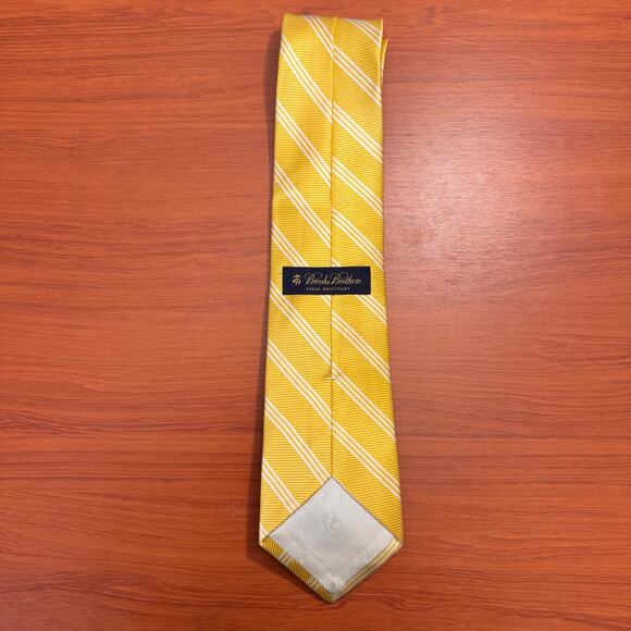 Brooks Brothers Men's Yellow w/White Diagonal Stripe English Silk Tie Preppy - Picture 9 of 11